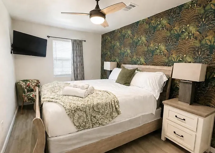Apartment Near FSU&FAMU Quiet 2BR 2 Parking Spots *