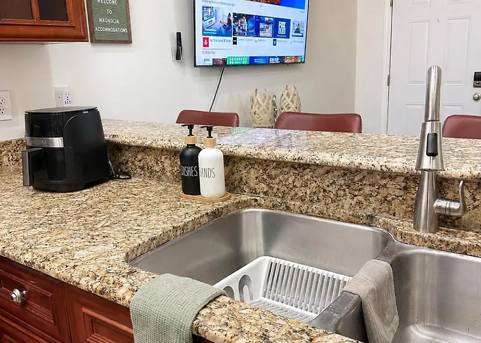 Apartment Near FSU&FAMU Quiet 2BR 2 Parking Spots