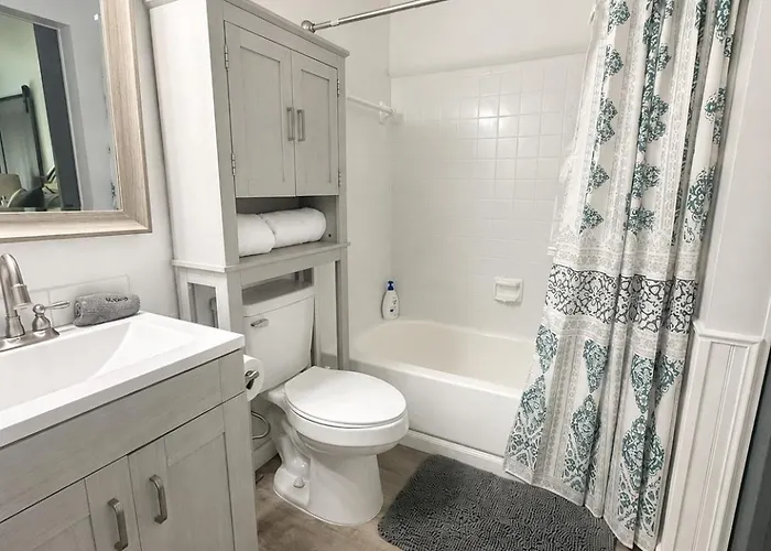 Apartment Near FSU&FAMU Quiet 2BR 2 Parking Spots *