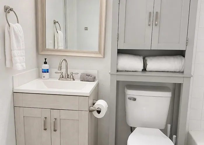 Near FSU&FAMU Quiet 2BR 2 Parking Spots Apartment